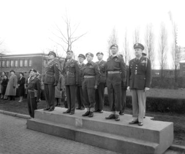 Uitreiking Korea-onderscheidingen Van der Vranden enz, Bestanddeelnr 905-0357