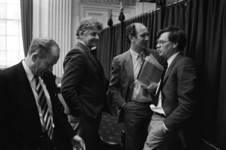 Uitgebreide cievergadering TK kabinetsbesluit kruisraketten v.l.n.r. CDA-ers Co, Bestanddeelnr 932-9974