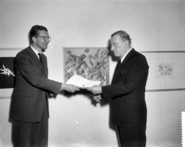 Uitreiking kunstprijs 1958 van de Sporle in Amsterdam door prof mr G J Wiard, Bestanddeelnr 909-5933