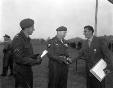 Uitreiking Amerikaanse onderscheidingen aan Korea vrijwilligers, Bestanddeelnr 906-1182