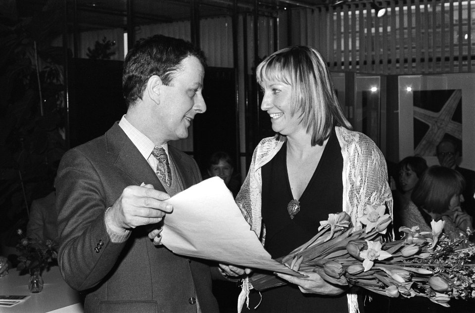 Uitreiking Johan Kaartprijs aan actrice Doris van Cameghem Doris van Caneghem m, Bestanddeelnr 928-9597