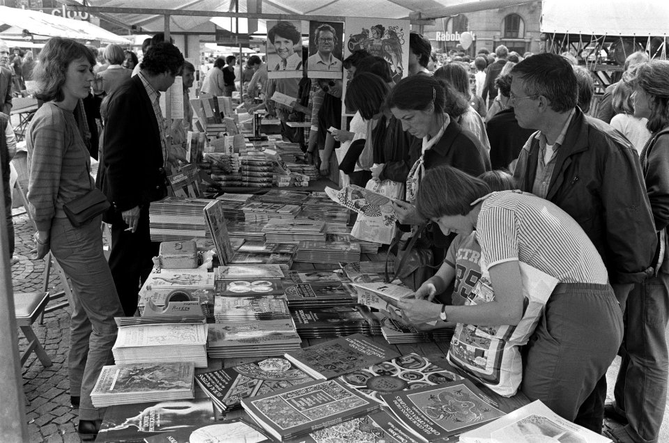 Uitmarkt in Amsterdam boekenmarkt, close, Bestanddeelnr 932-2987