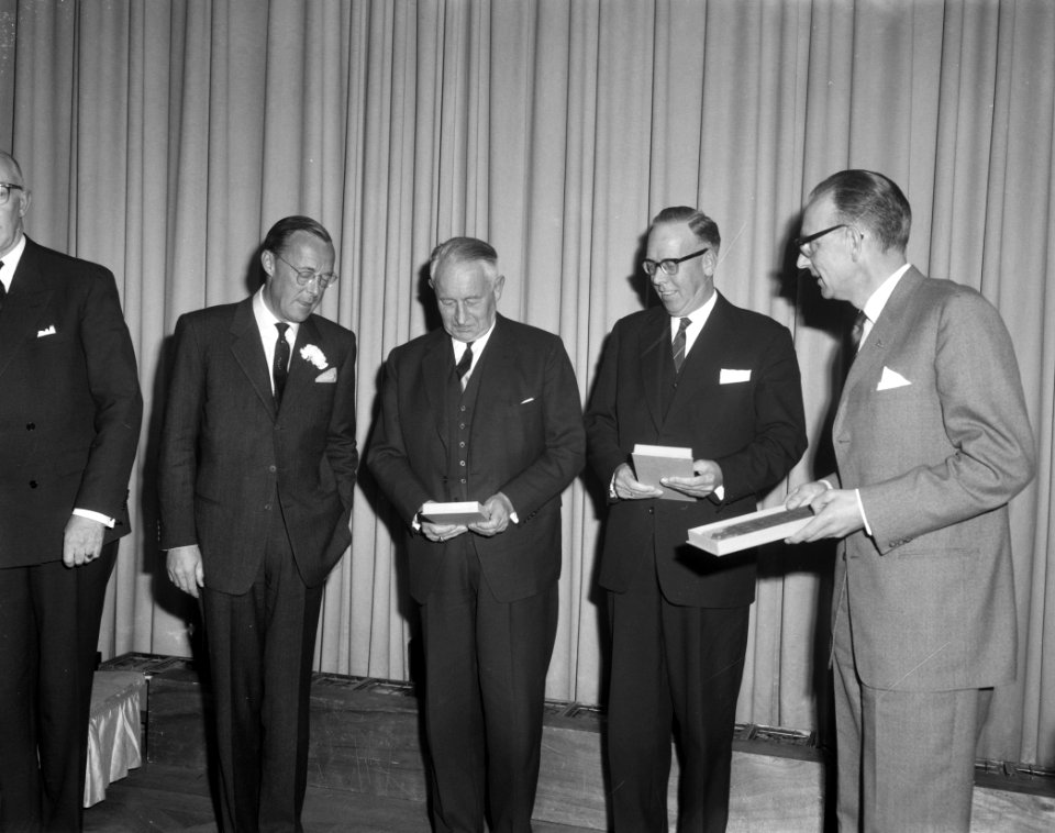 Uitreiking Henri Sijthoffprijs in Hilton hotel door Prins Bernhard v.l.n.r. Prin, Bestanddeelnr 916-1311