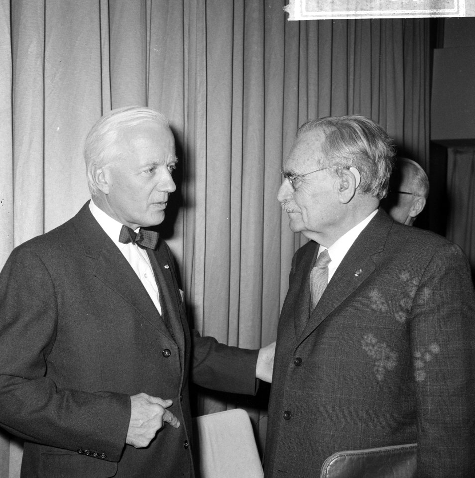 Uitreiking A.W. Groote-prijs. Laatste officiële daad van dr. W. Drees. Drees leg, Bestanddeelnr 918-6538