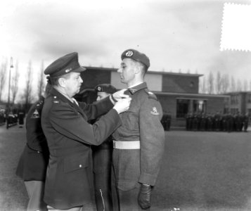 Uitreiking Korea-onderscheidingen Van der Vranden enz, Bestanddeelnr 905-0359