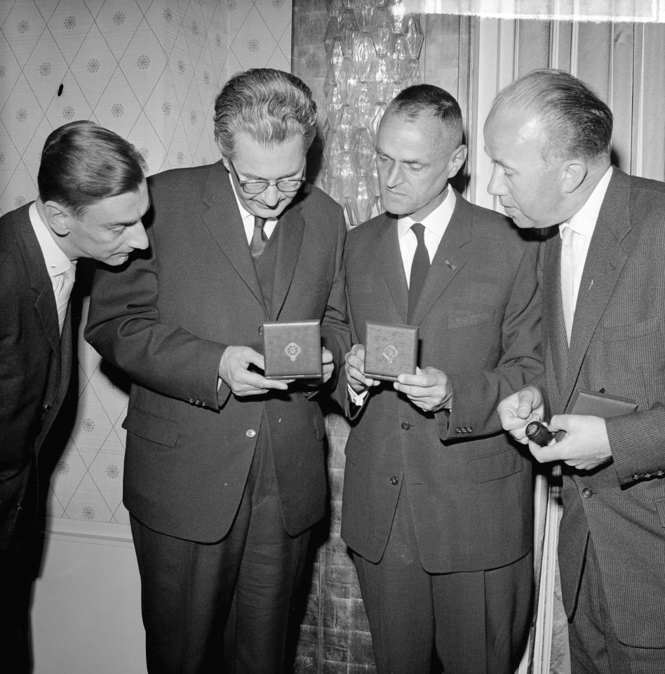 Uitreiking ANWB-prijzen te Den Haag , de winnaars van di jaar v.l.n.r. de heren , Bestanddeelnr 915-2338
