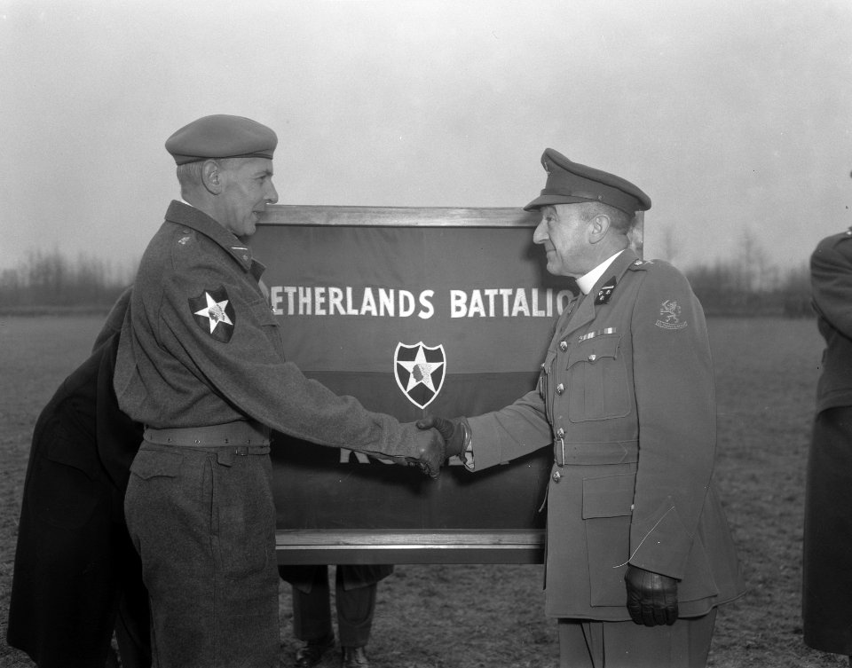 Uitreiking Amerikaanse onderscheidingen aan Korea vrijwilligers, Bestanddeelnr 906-1184
