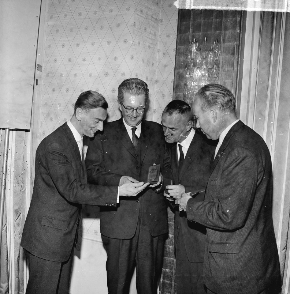 Uitreiking ANWB-prijzen te Den Haag , de winnaars van di jaar v.l.n.r. de heren , Bestanddeelnr 915-2336