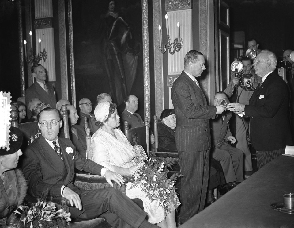 Uitreiking Generaal Snijders Medaille aan Luitenant Generaal Mer, Bestanddeelnr 906-1848