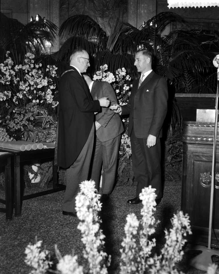 Uitreiking Floriadeprijzen op het stadhuis te Rotterdam M C van Staveren (Aals, Bestanddeelnr 912-0031