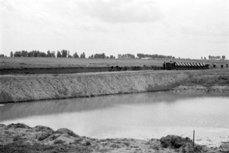 Uiterwaarden, ontginning, grondbewerking, egaliseren, bezanden, Bestanddeelnr 170-1113