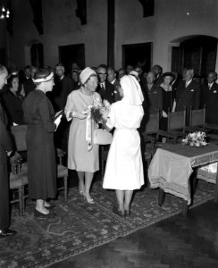 Uitreiken van de Florence Nightingalemedaille door koningin Juliana aan zr AE, Bestanddeelnr 910-6047