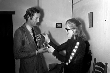 Uitreiking Edisons Klassiek 1971 in Geertekerk Utrecht, (l) Edo de Waart (en (r), Bestanddeelnr 925-0911