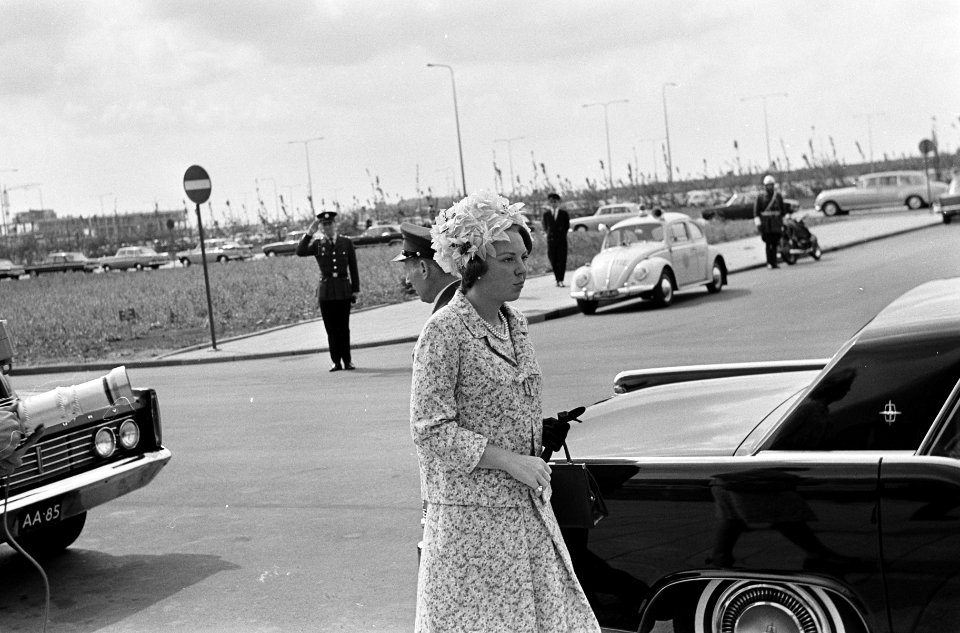 Uitreiking Erasmusprijzen in Congresgebouw, aankomst Prinses Beatrix bij Congres, Bestanddeelnr 917-8991