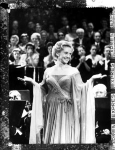 Uitreiking Edisons in Grand Gala Du Disque . Elisabeth Schwartzkopf tijdens aria, Bestanddeelnr 912-9845