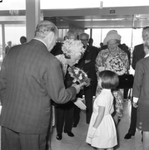 Uitreiking Erasmusprijzen in Congresgebouw, koningin Juliana en Prinses Beatrix , Bestanddeelnr 917-8980