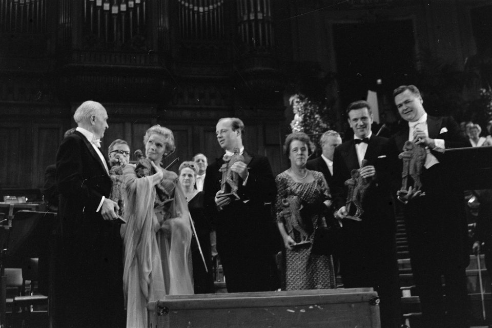 Uitreiking Edisons in Grand Gala Du Disque . De winnaars van de Edisons Casadus, Bestanddeelnr 912-9844