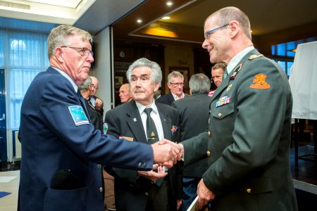 Uitreiking Bronzen schild aan 8 Afdeling Lichte Luchtdoelartillerie
