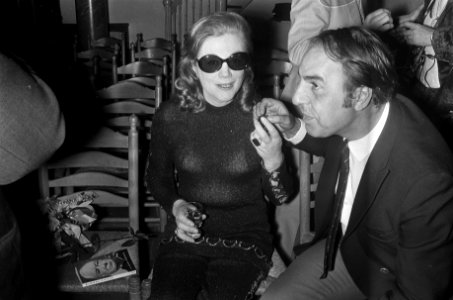 Uitreiking Edisons Klassiek 1971 in Geertekerk Utrecht, Sarah Churchill (l) en W, Bestanddeelnr 925-0910
