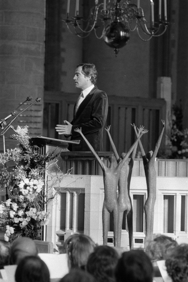 Uitreiking Erasmusprijs aan Tsjechische toneelschrijver en essayist Václav Havel, Bestanddeelnr 933-8136