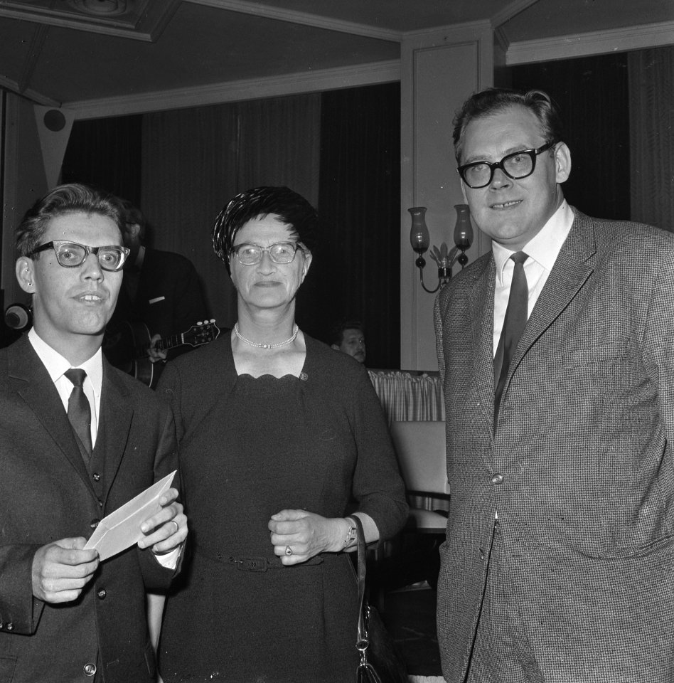 Uitreiking Gouden Harp in Carltonhotel, winnaars Conamus-prijsvraag, v.l.n.r. Ha, Bestanddeelnr 918-2062