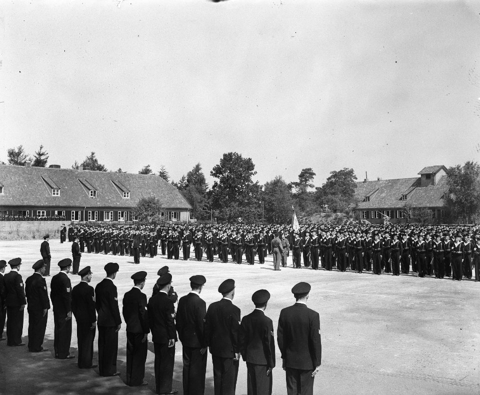 Uitreiking eerbewijzen marinehelden, Bestanddeelnr 902-1940