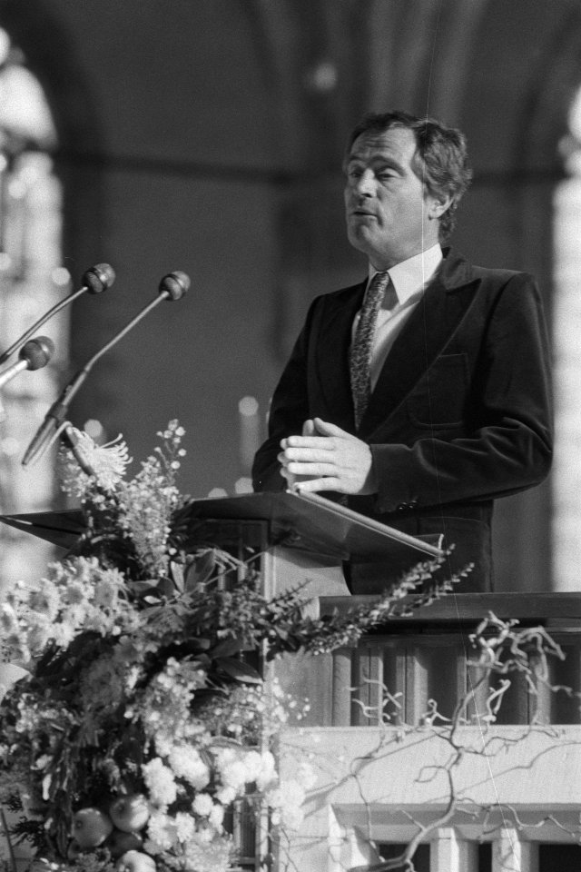 Uitreiking Erasmusprijs aan Tsjechische toneelschrijver en essayist Václav Havel, Bestanddeelnr 933-8140
