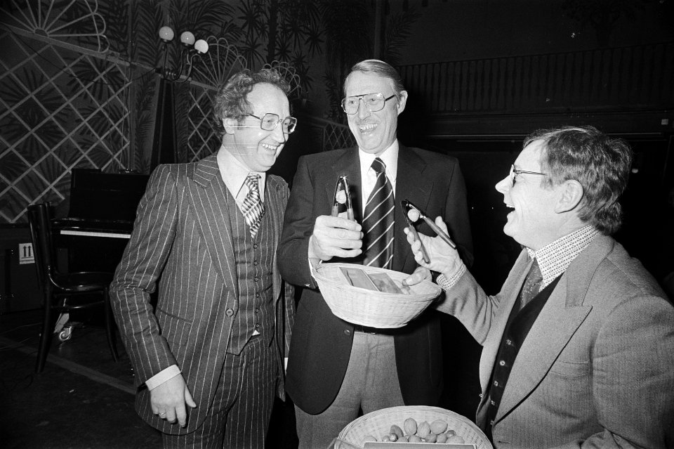 Uitreiking gouden Notenkraker aan Toby Rix en Dutch Swing College Band door IJf , Bestanddeelnr 928-9830