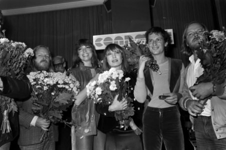 Uitreiking Gouden Harp door Liesbeth List in Adam Carlton Hotel namens Conamus a, Bestanddeelnr 931-1115 photo