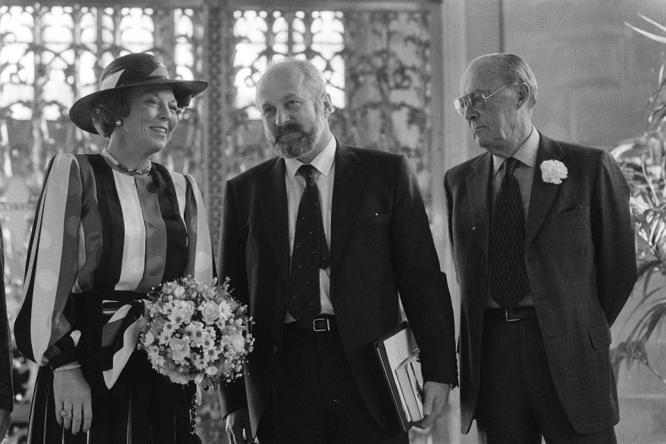 Uitreiking Erasmusprijs aan Tsjechische toneelschrijver en essayist Václav Havel, Bestanddeelnr 933-8137