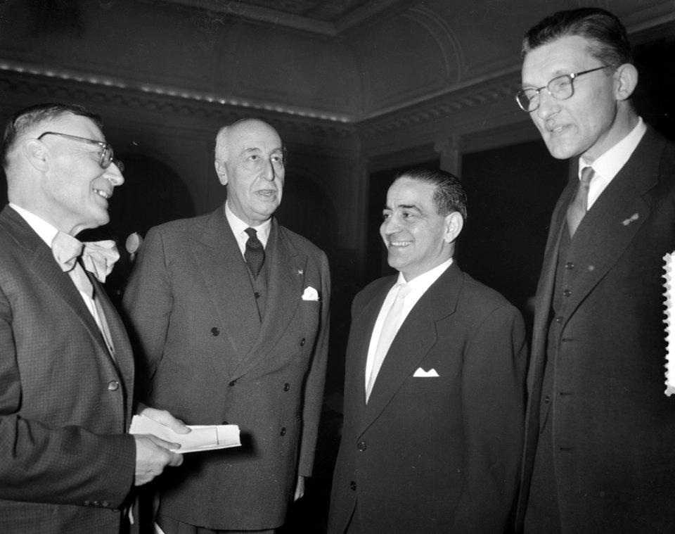Uitreiking M Nijhofprijs van Prins Bernhardfonds, Bestanddeelnr 910-9723