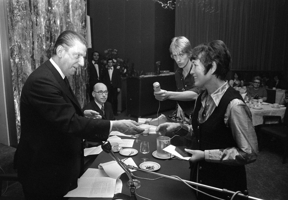 Uitreiking LOF-prijs voor de Nederlandse Journalistiek van het Lucas-Oomsfonds i, Bestanddeelnr 926-0874