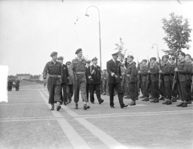 Uitreiking Militaire Willems-Orde door prins Bernhard aan generaal-majoor der In, Bestanddeelnr 903-6038