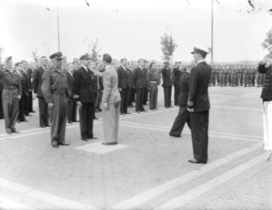 Uitreiking Militaire Willems-Orde door prins Bernhard aan generaal-majoor der In, Bestanddeelnr 903-6039