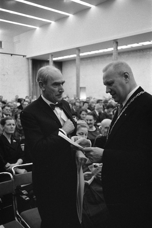 Uitreiking Cultuurprijs van de Schilderkunst aan Professor dr G V A Roling, Bestanddeelnr 912-1645