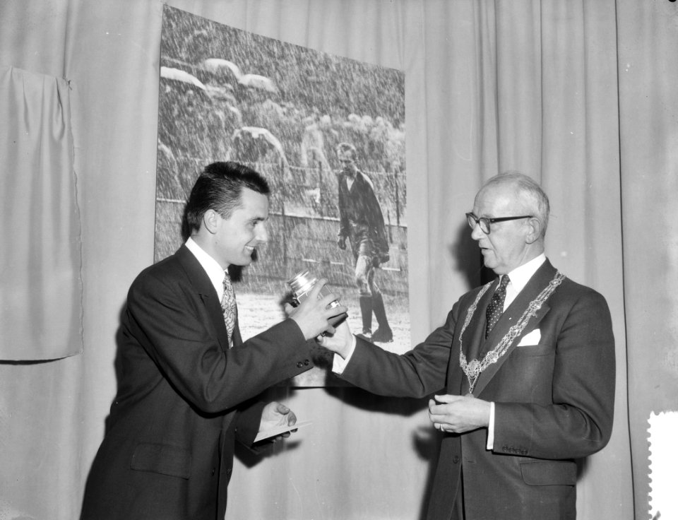 Uitreiking prijzen World Press Photo door burgemeester Kolfschoten in het Gemeen, Bestanddeelnr 910-6651
