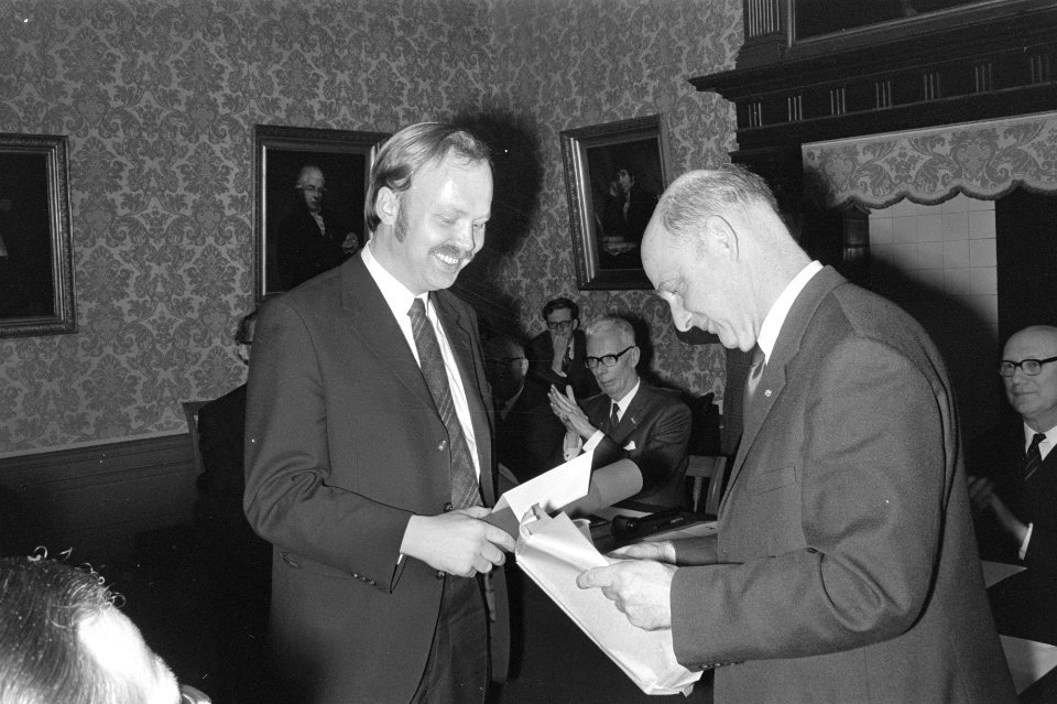 Uitreiking De Jonge van Beek en Donkprijs aan dr Chr Tumpel prof H Gersen , Bestanddeelnr 925-4534