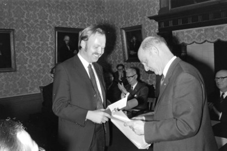 Uitreiking De Jonge van Beek en Donkprijs aan dr Chr Tumpel prof H Gersen , Bestanddeelnr 925-4534