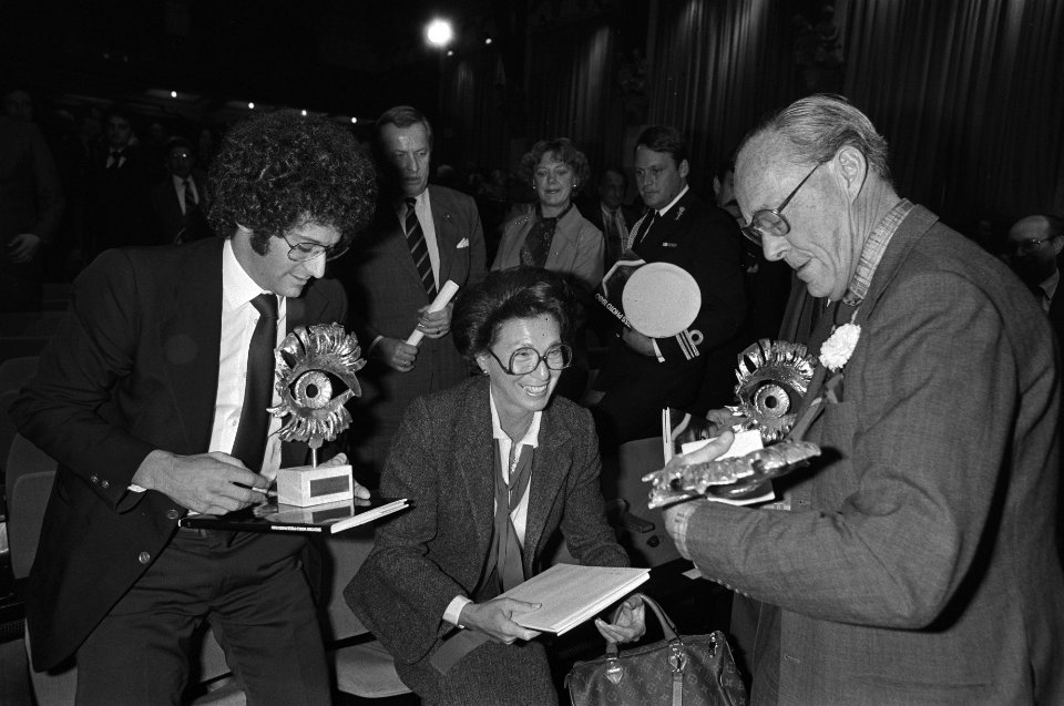 Uitreiking prijzen World Press Photo in Tropenmuseum vlnr winnaar David Bur, Bestanddeelnr 930-7528