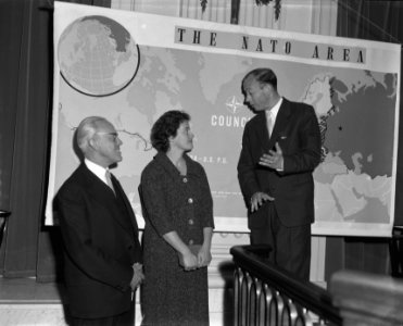 Uitreiking van Atlantische prijzen in het gebouw van de Tweede Kamer , v.l.n.r. , Bestanddeelnr 909-9924