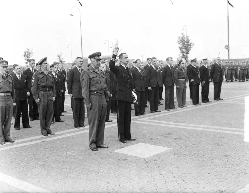 Uitreiking Militaire Willems-Orde door prins Bernhard aan generaal-majoor der In, Bestanddeelnr 903-6034