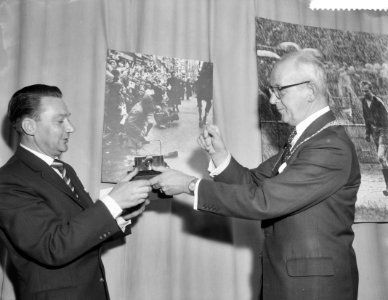 Uitreiking prijzen World Press Photo door burgemeester Kolfschoten in het Gemeen, Bestanddeelnr 910-6652