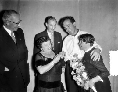 Uitreiking Davidsring door Heintje Davids aan Wim Kan te Rotterdam, naast Wim Ka, Bestanddeelnr 906-7980