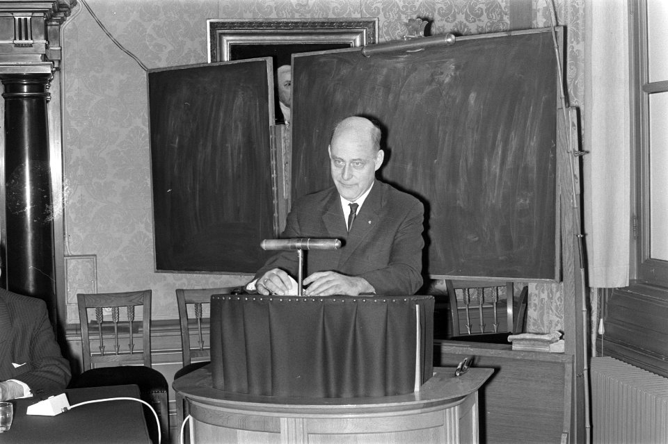 Uitreiking De Jonge van Beek en Donkprijs aan dr. Chr. Tumpel, Bestanddeelnr 925-4538