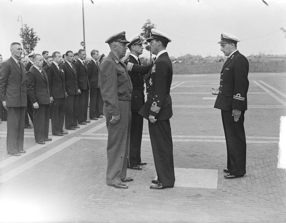 Uitreiking Militaire Willems-Orde door prins Bernhard aan generaal-majoor der In, Bestanddeelnr 903-6031