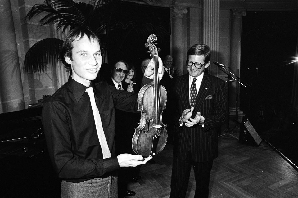 Uitreiking prijzen nationaal viool-concours in Concertgeb. in A'dam door Pieter , Bestanddeelnr 931-4005