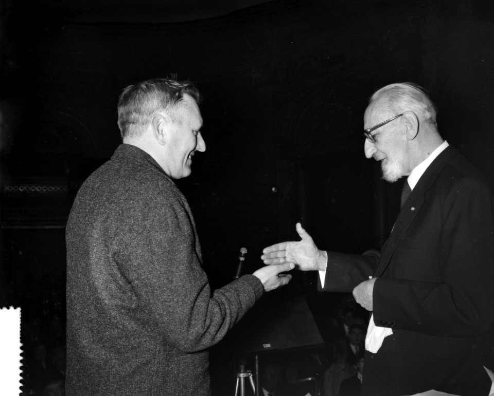 Uitreiking prijzen kunstenaarsverzet in het Concertgebouw te Amsterdam, prof Wi, Bestanddeelnr 912-1116