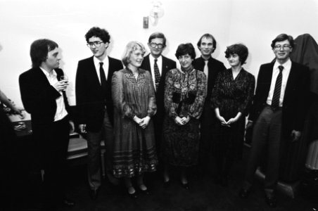 Uitreiking prijzen nationaal viool-concours in Concertgeb. in A'dam door Pieter en Margriet, prijswinnaars met Margriet en Pieter, Bestanddeelnr 931-4008