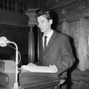 Uitreiking Reina Prinsen Geerligsprijs Prijswinnaar Peter van Gestel leest voor, Bestanddeelnr 913-2227