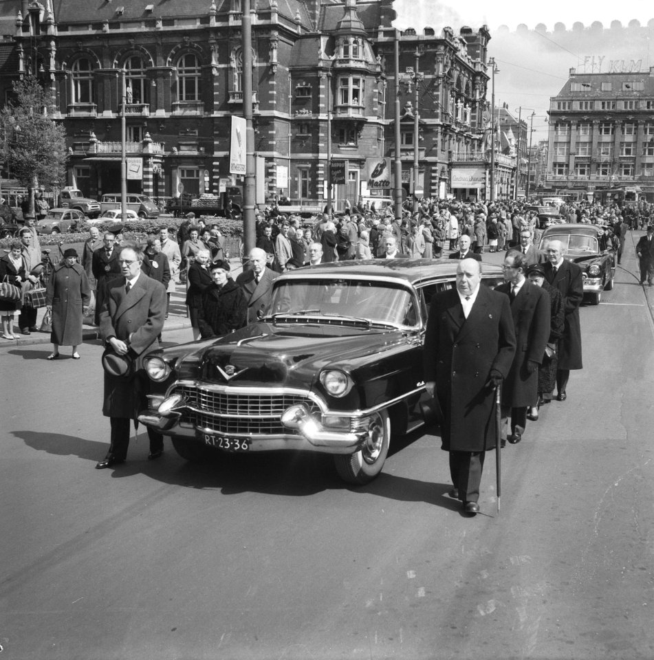 Uitvaart Jan Musch uit de Amsterdamse Stadsschouwburg, Bestanddeelnr 911-1935